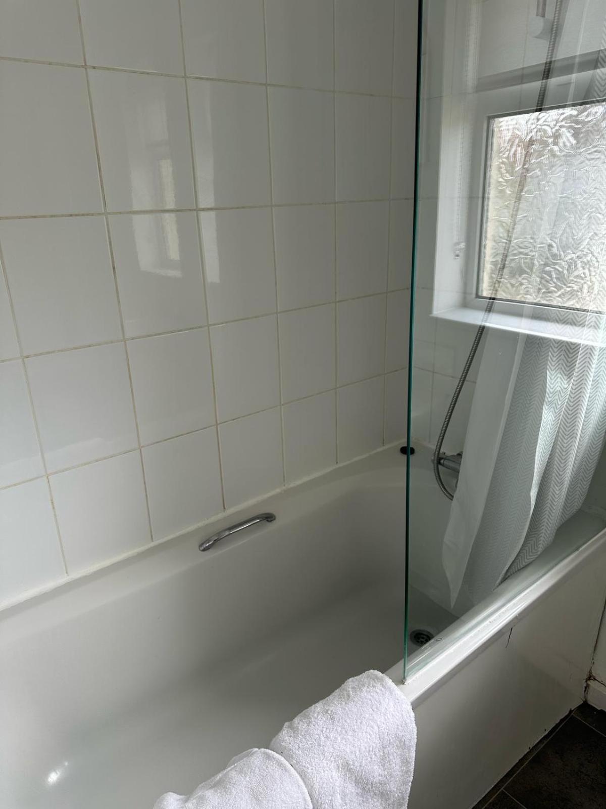 House Number 8 Sleeps Up To 6 People With Smart Tvs In Every Room Wellington  Exterior foto